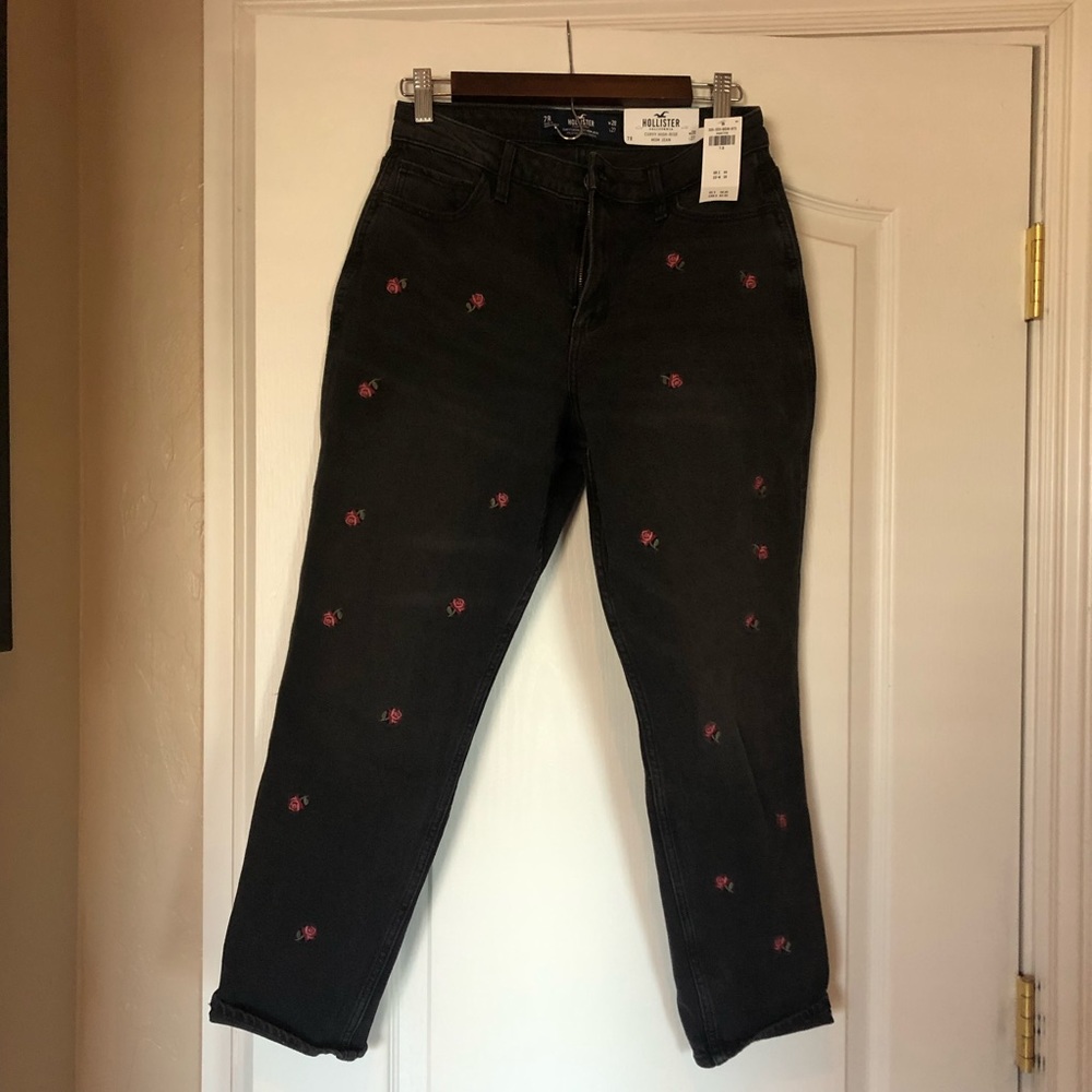 NWT Hollister Mom Jeans Size 7 Embroided 90s jeans